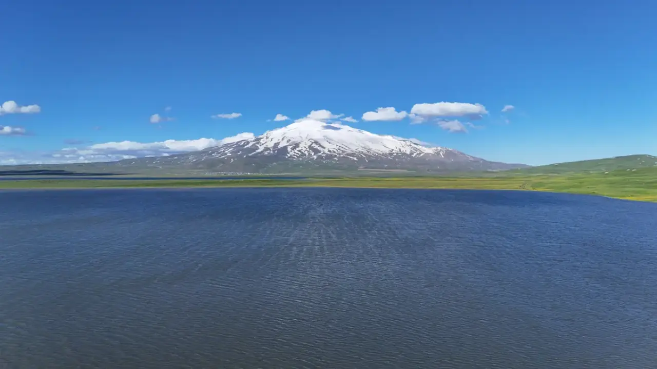 Bitlis'in doğal güzelliği havadan görüntülendi: Süphan Dağı ile Cil Gölü 4