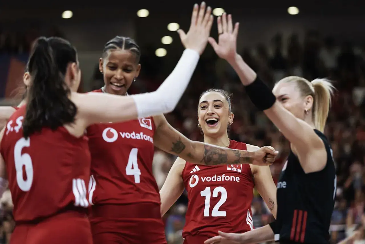 Türkiye Fransa voleybol maç özeti: Filenin Sultanları Fransa engelini kayıpsız geçti 3