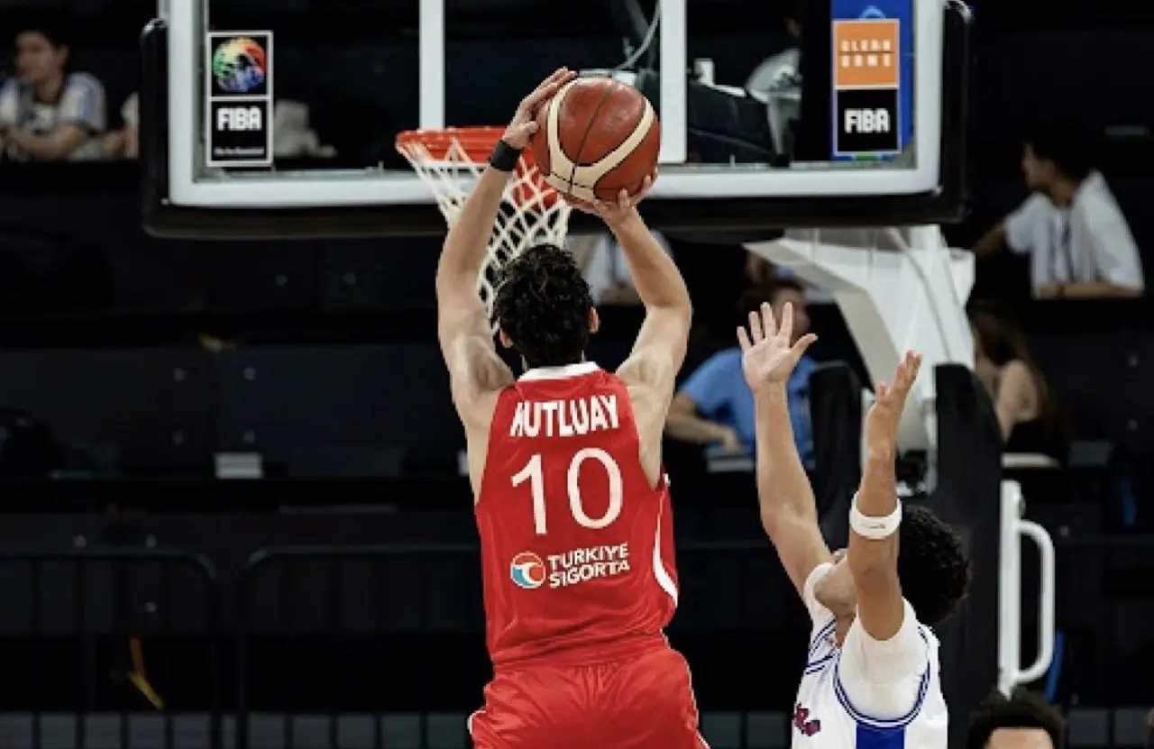 Ömer Kutluay kimdir, kaç yaşında? Milli takımı nasıl yarı finale taşıdı? 1