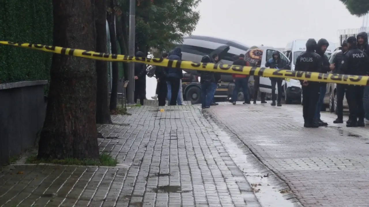 İstanbul Avcılar'da okul önünde silahlı kavga: Trafik tartışması kanlı bitti 3