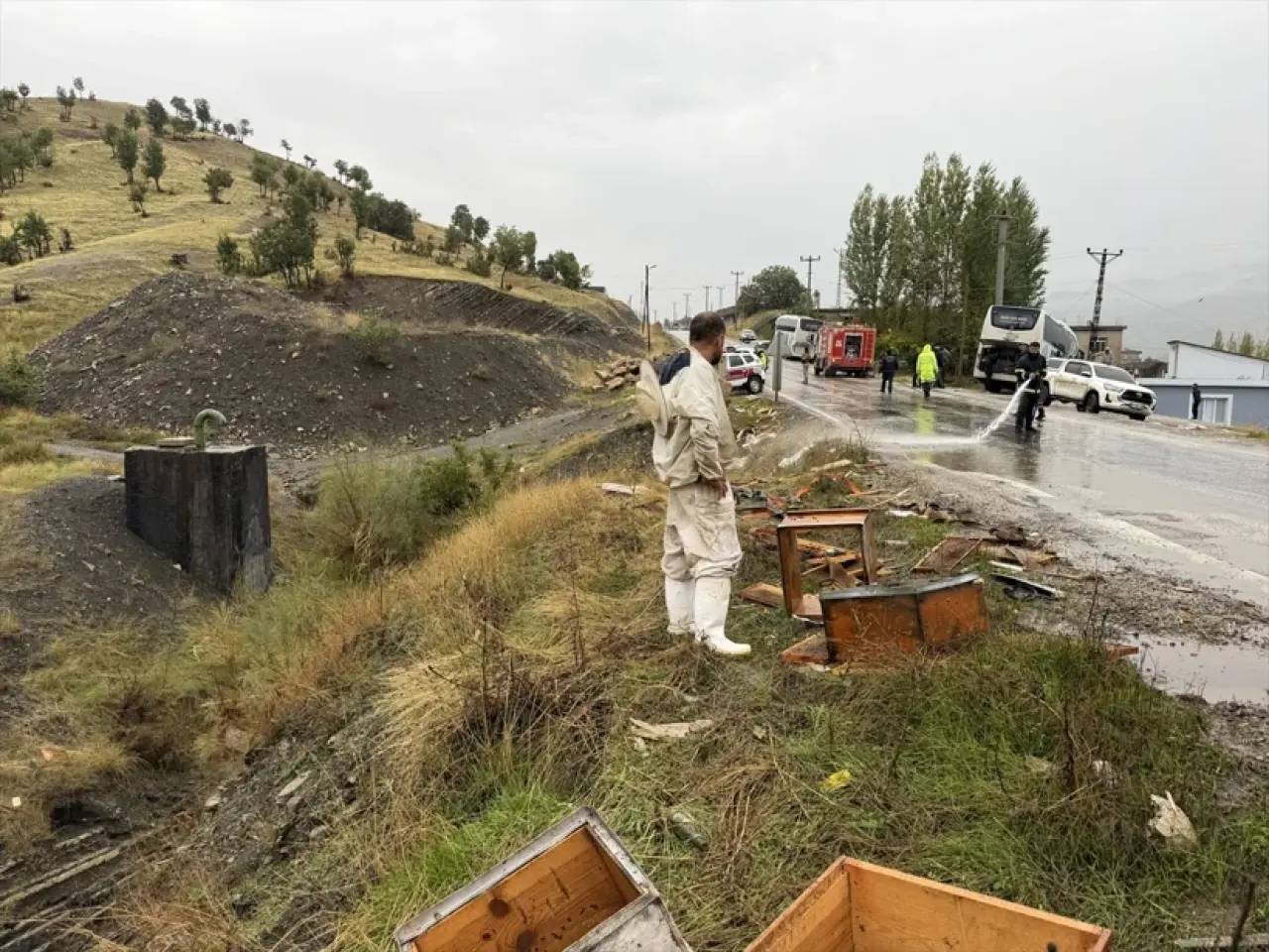 Şırnak'ta feci kaza! Yolcu otobüsü tırla çarpışıp eve çarptı 2